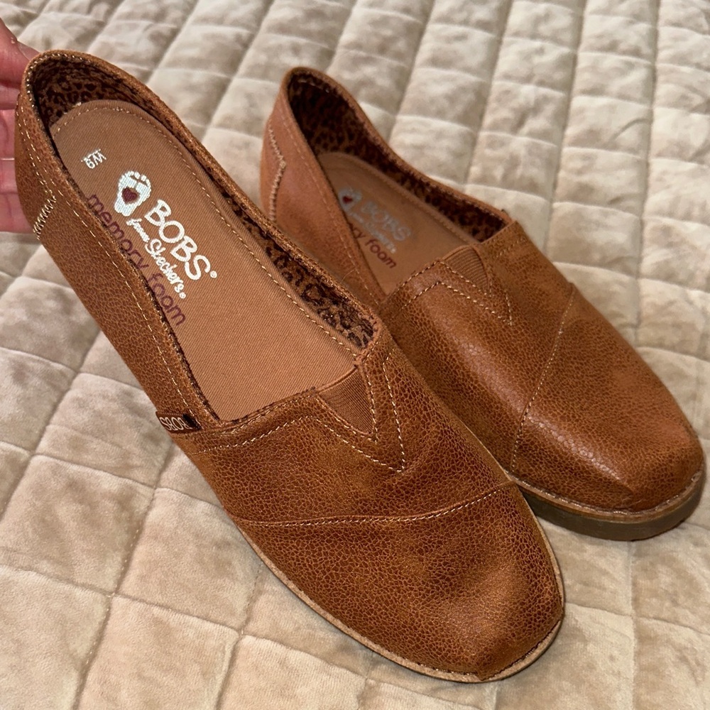 New! Skechers BOBS Women's Tan Loafers